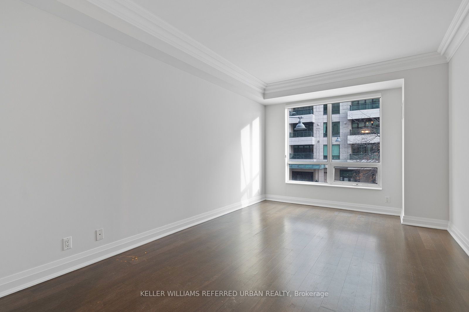 20 Scrivener Sq, unit 203 for rent