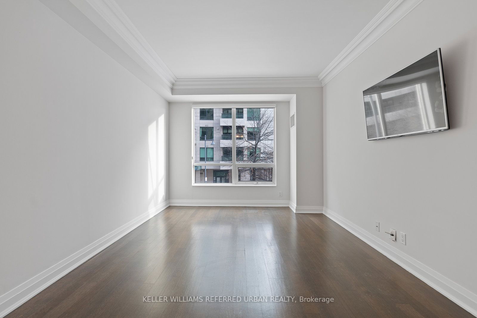 20 Scrivener Sq, unit 203 for rent