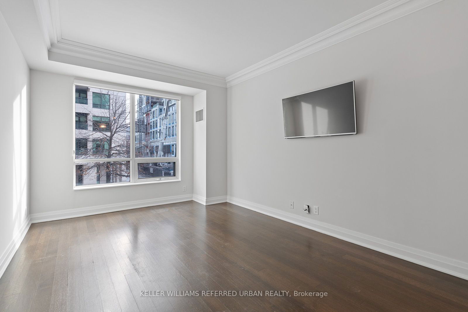 20 Scrivener Sq, unit 203 for rent