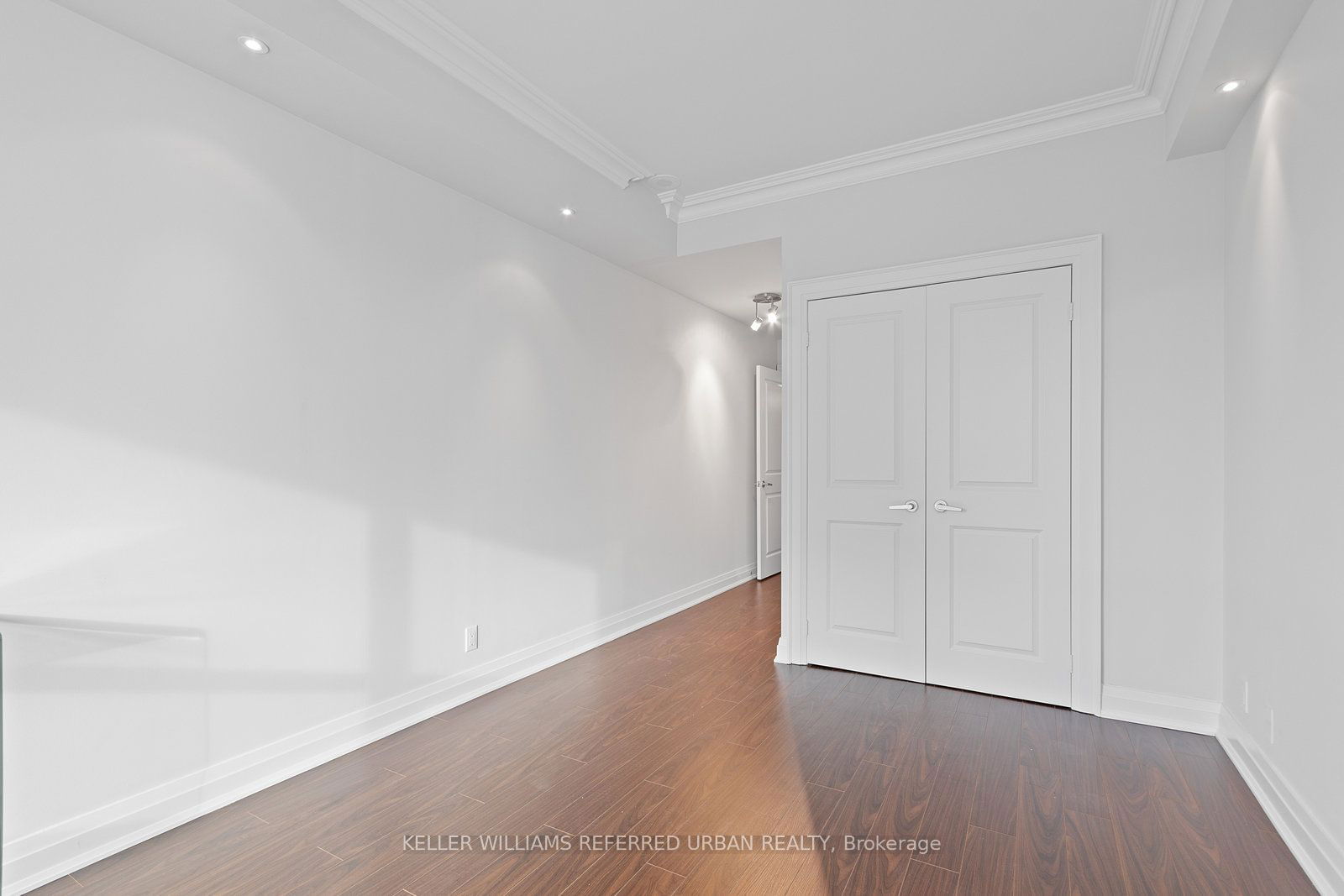 20 Scrivener Sq, unit 203 for rent