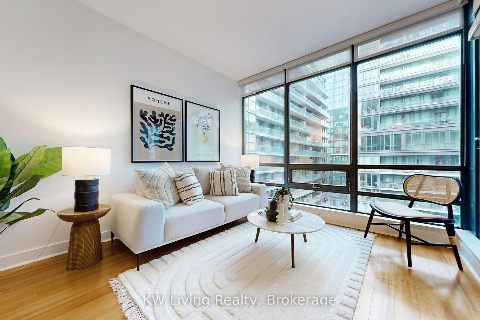 438 King St W, unit 703 for sale