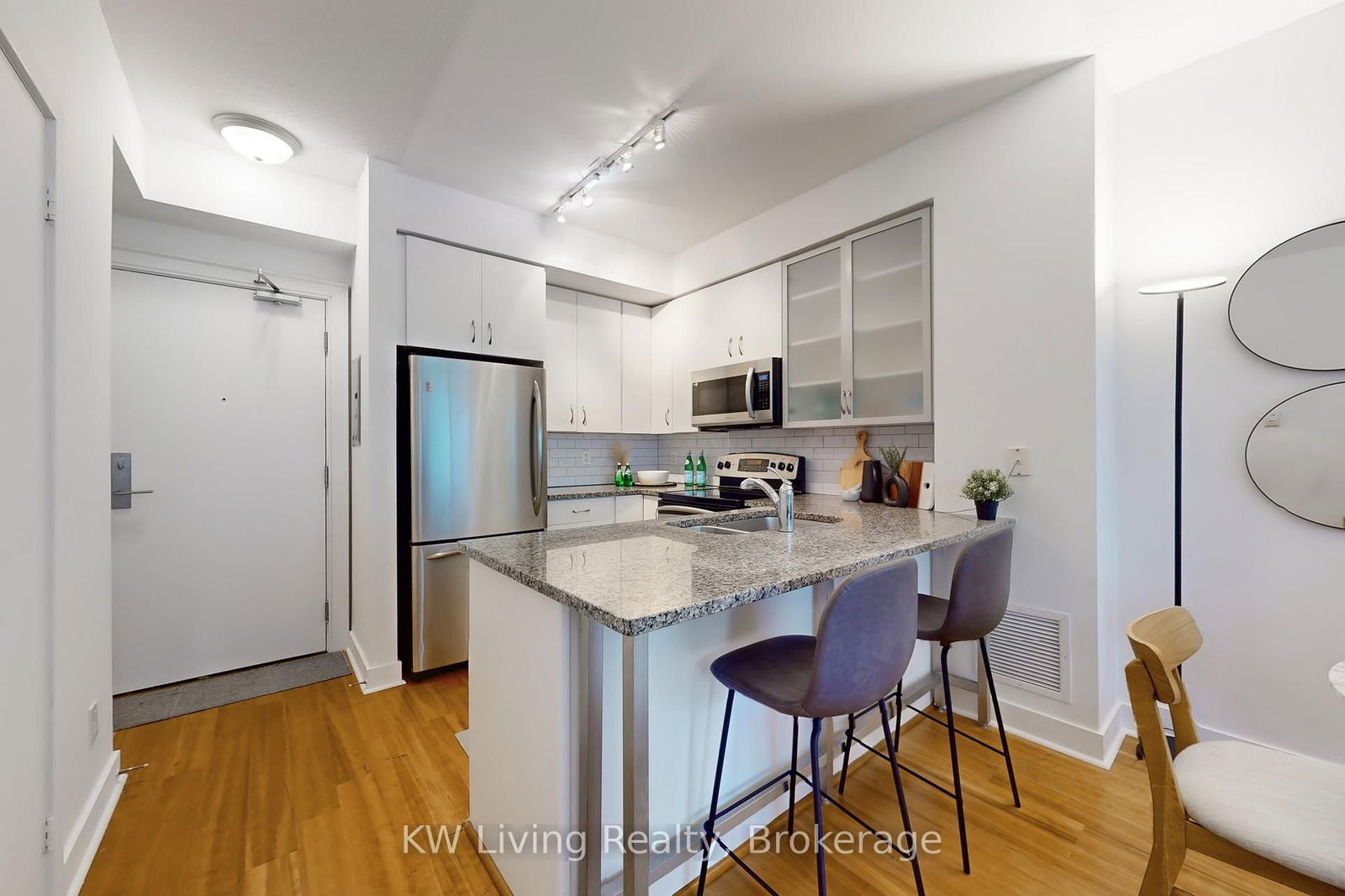 438 King St W, unit 703 for sale