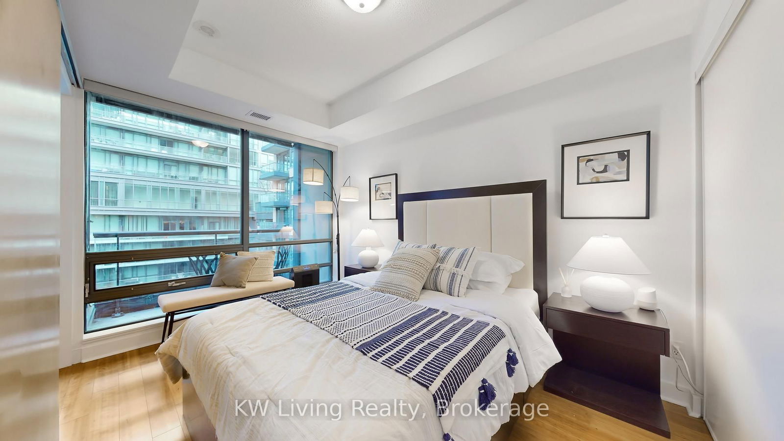 438 King St W, unit 703 for sale