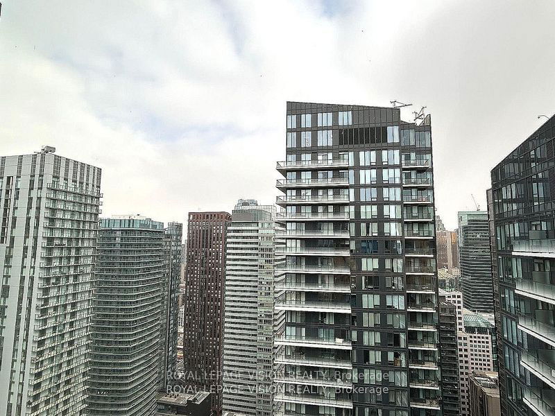 357 King St W, unit 4105 for rent