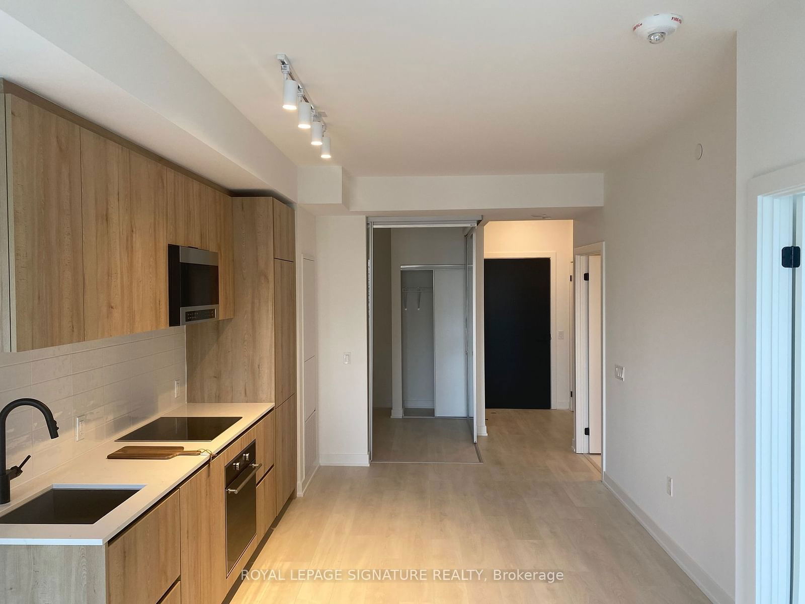 117 Broadway Ave, unit 1407 for rent