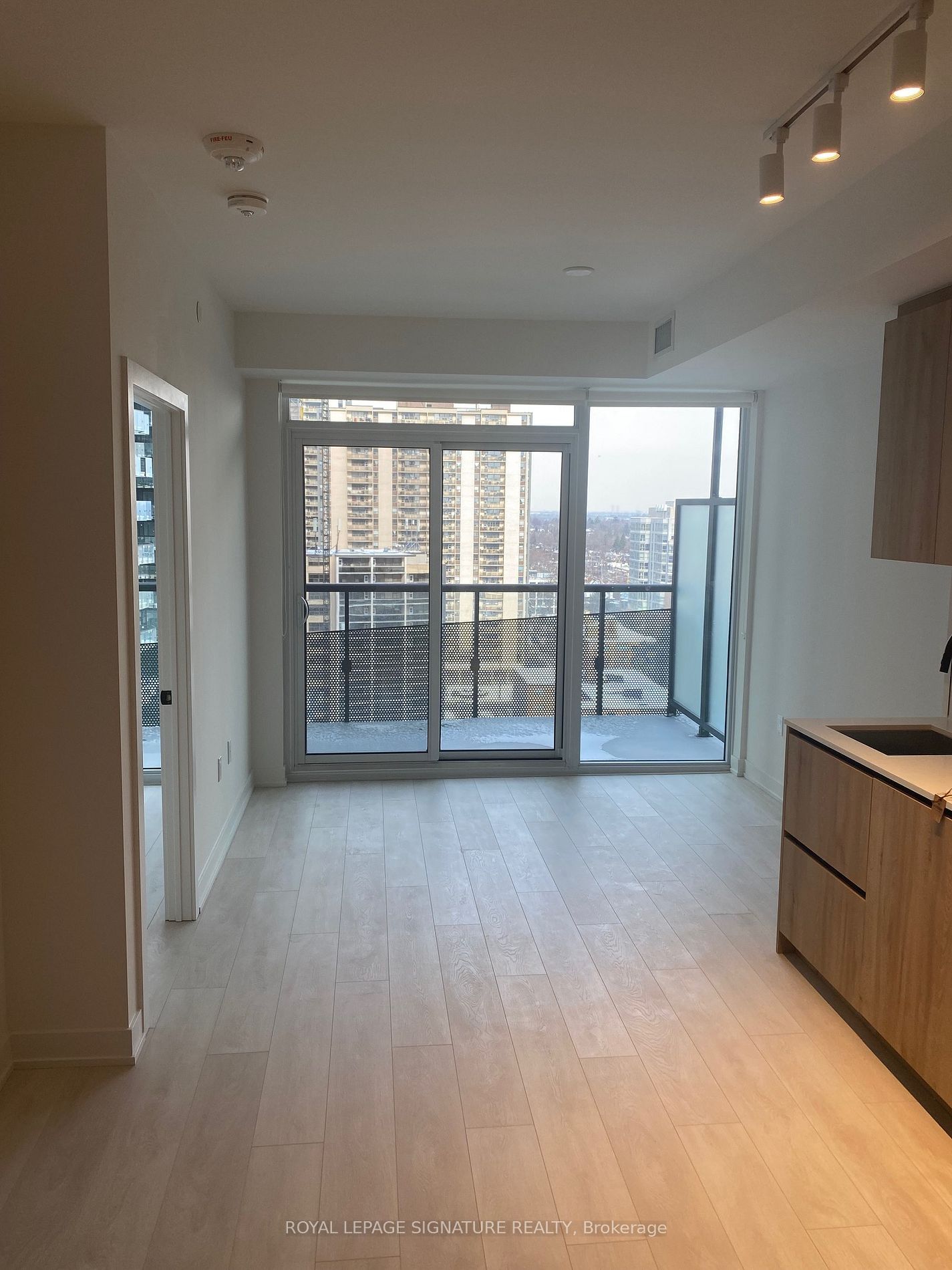 117 Broadway Ave, unit 1407 for rent