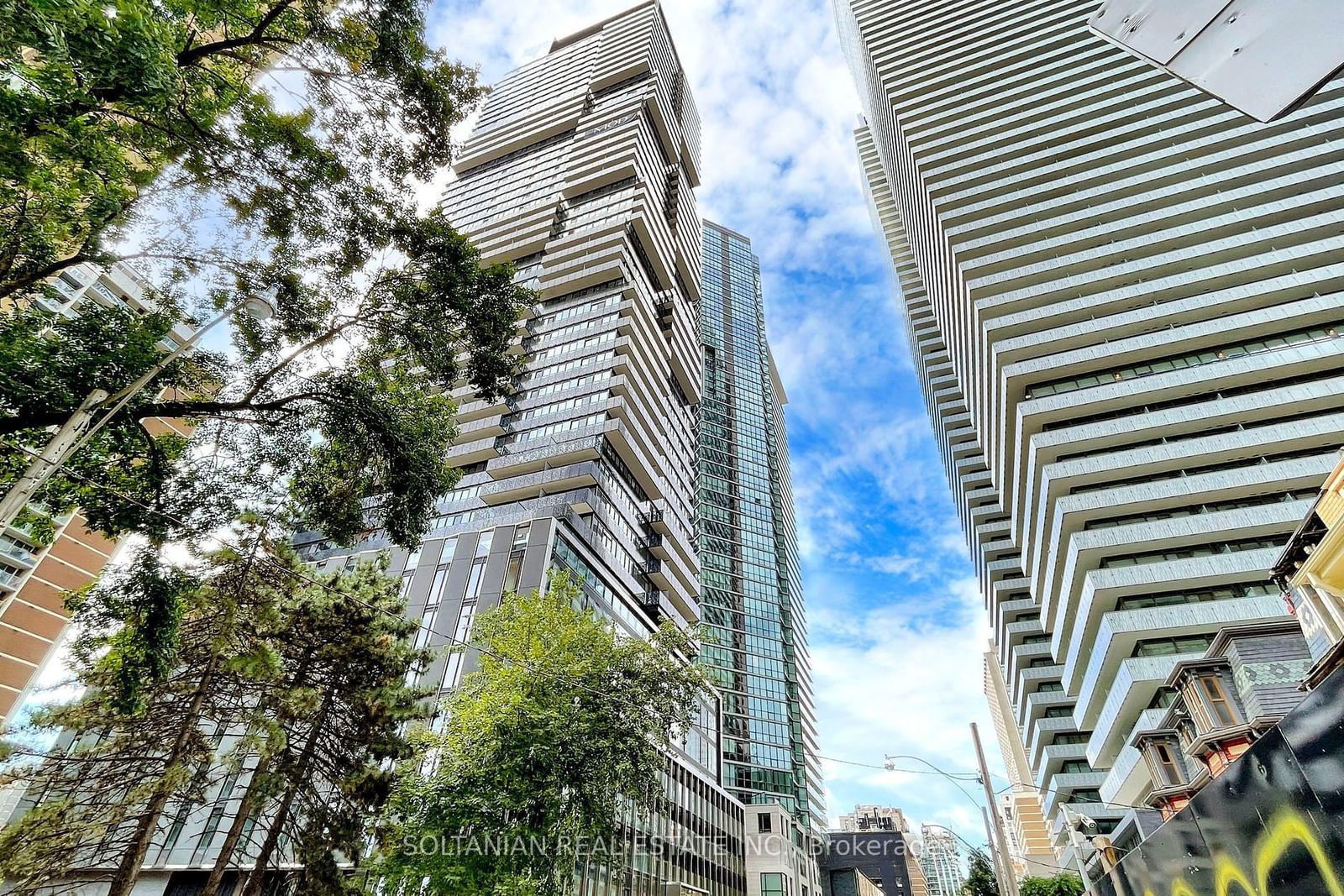 55 Charles St E, unit 3912 for rent