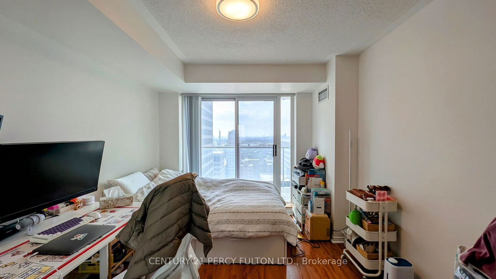 909 Bay St, unit 2403 for rent