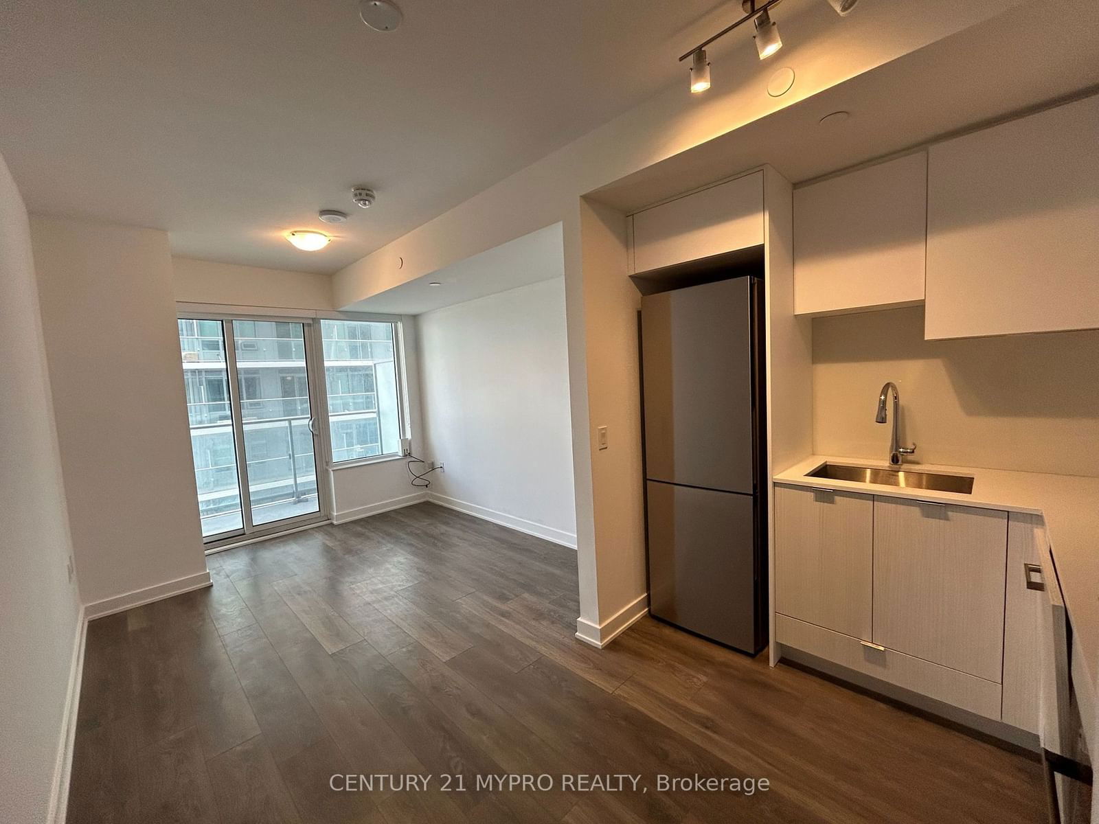 195 Redpath Ave, unit 2714 for rent