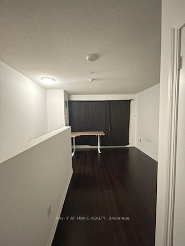 386 YONGE St, unit 513 for rent