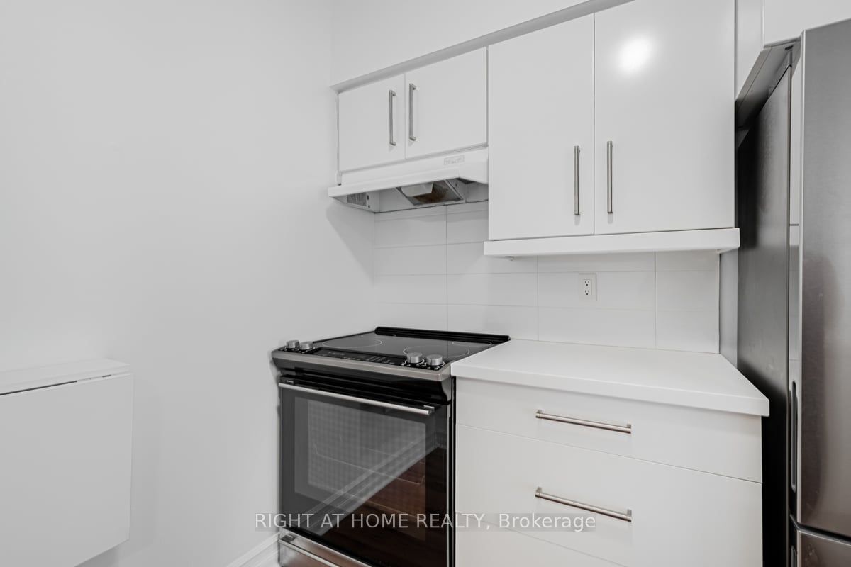 25 Grenville St, unit 405 for sale