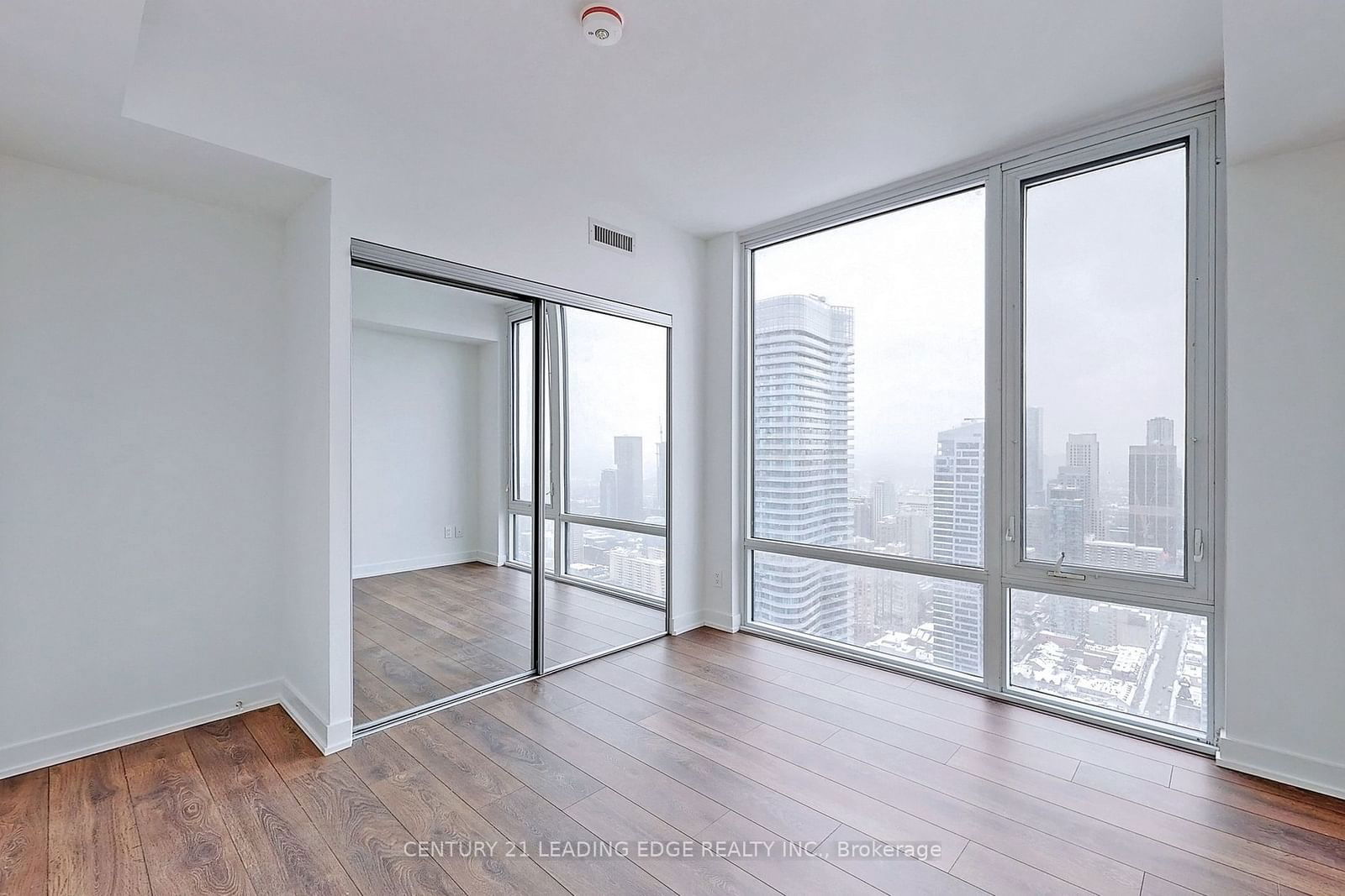 501 Yonge St, unit 5102 for sale