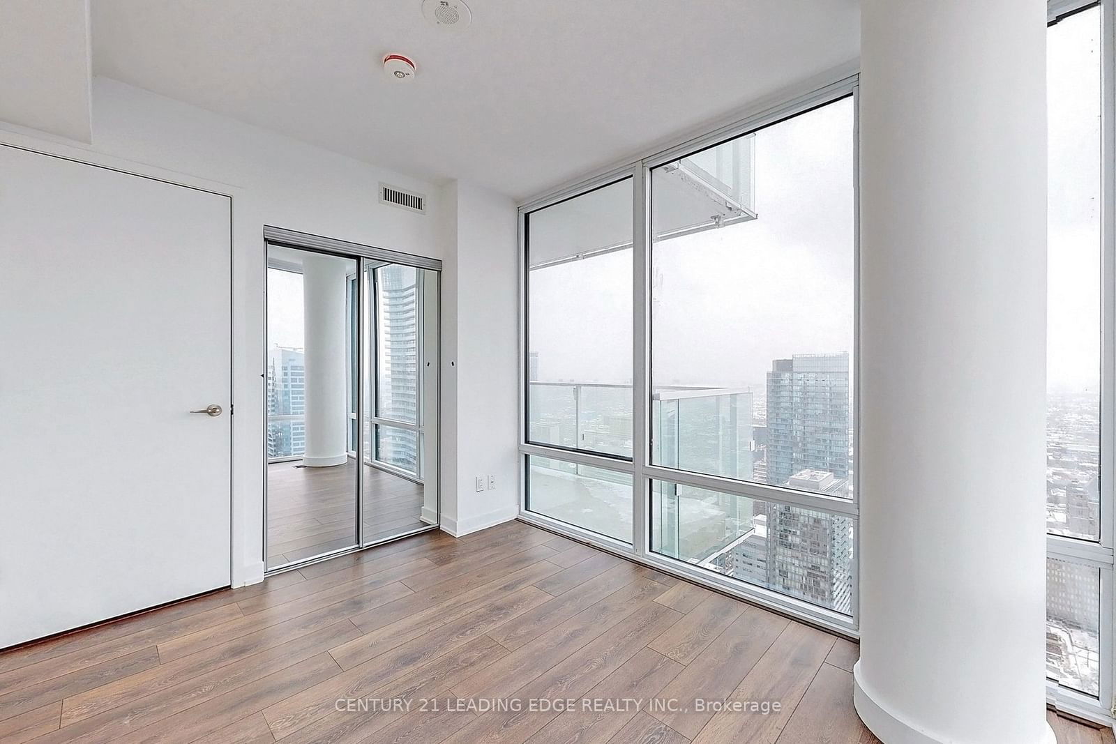 501 Yonge St, unit 5102 for sale