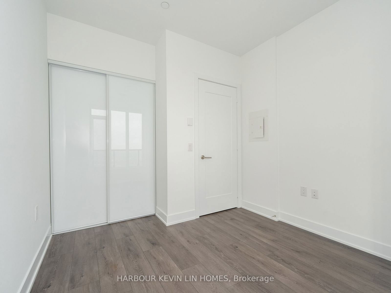 575 Bloor St E, unit 2703 for sale