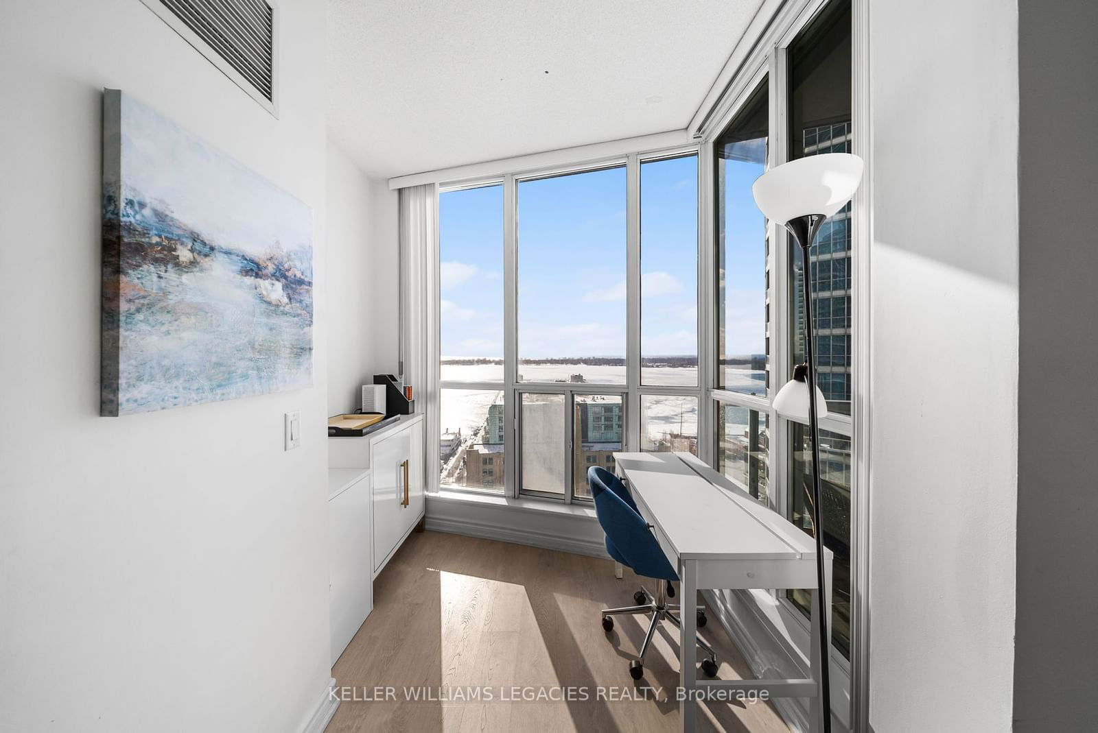 8 York St, unit 2210 for sale