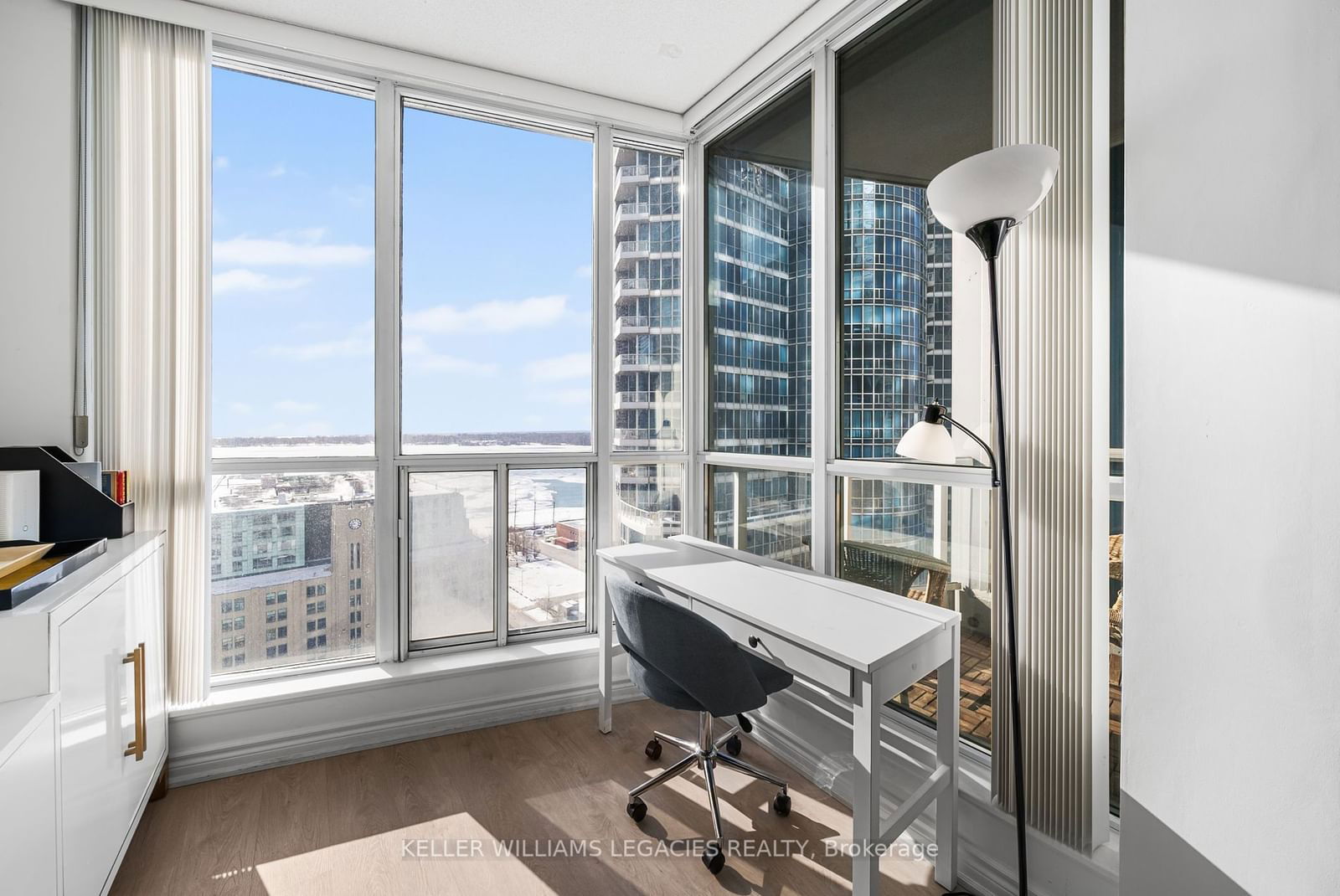 8 York St, unit 2210 for sale