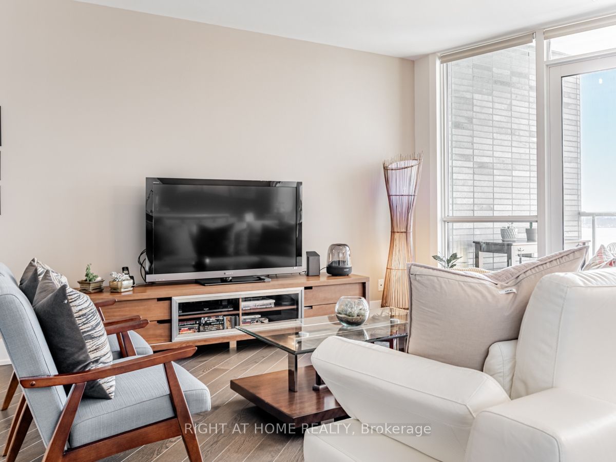 1 Edgewater Dr, unit PH10 for sale