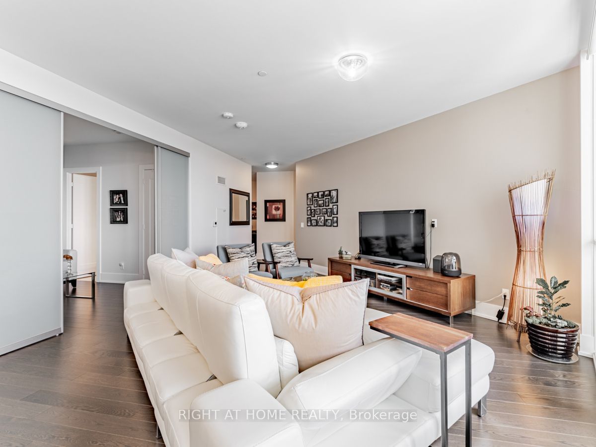 1 Edgewater Dr, unit PH10 for sale