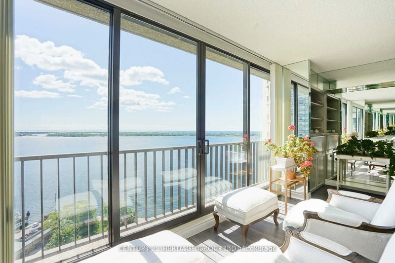 33 Harbour Sq, unit 2212 for rent