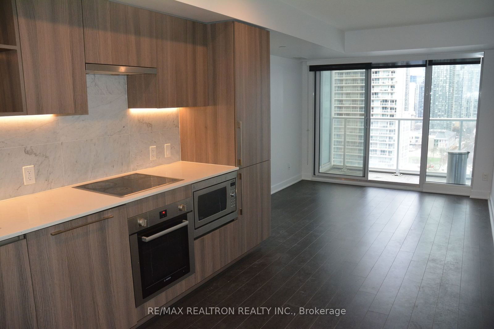 19 Bathurst St, unit 2306 for rent