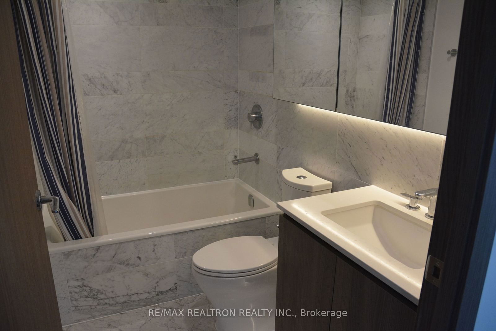 19 Bathurst St, unit 2306 for rent