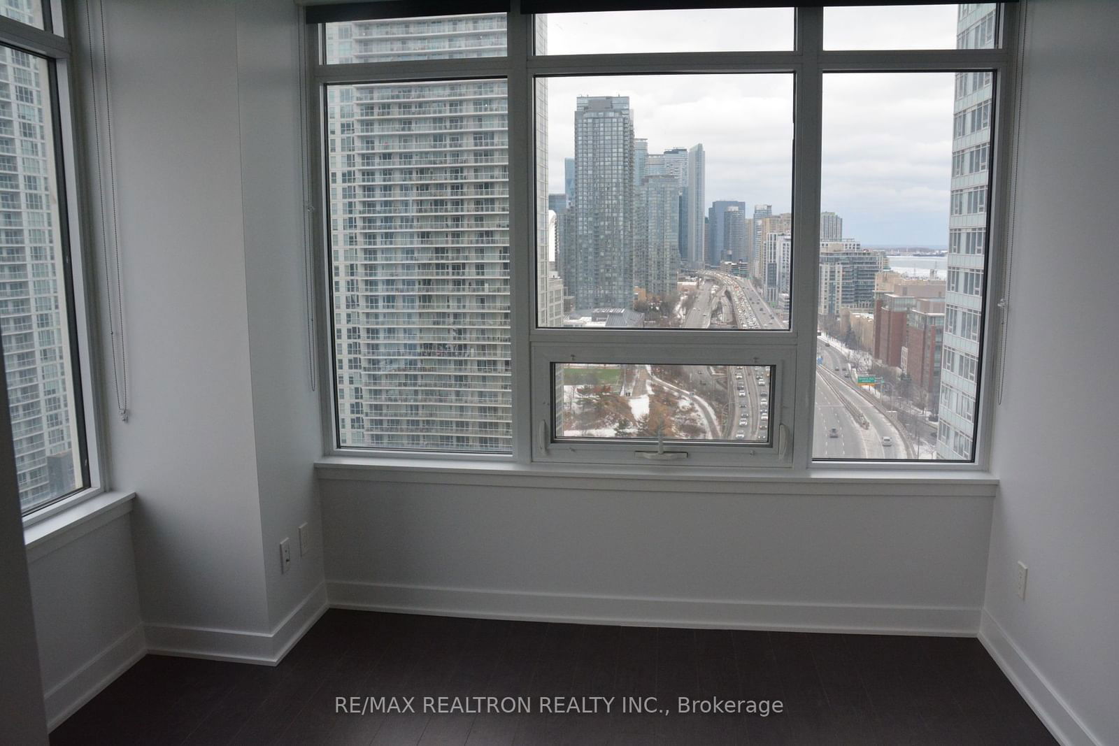 19 Bathurst St, unit 2306 for rent