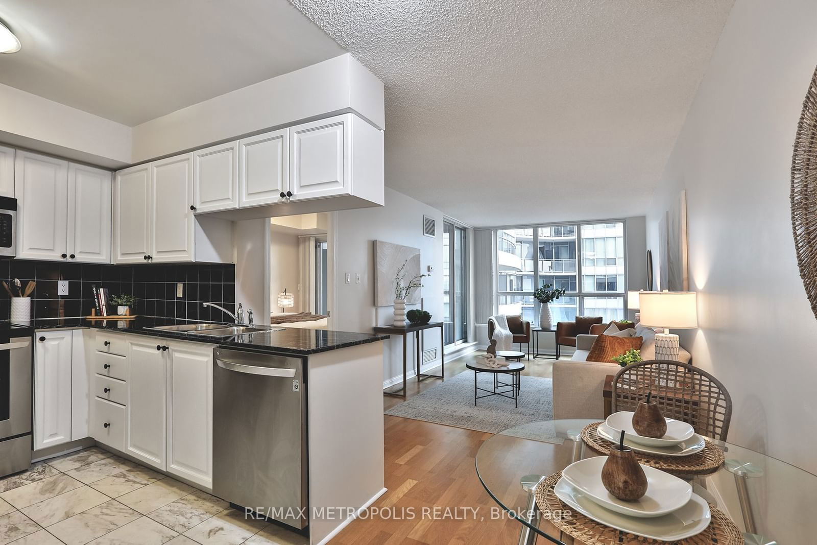 230 Queens Quay W, unit 820 for sale