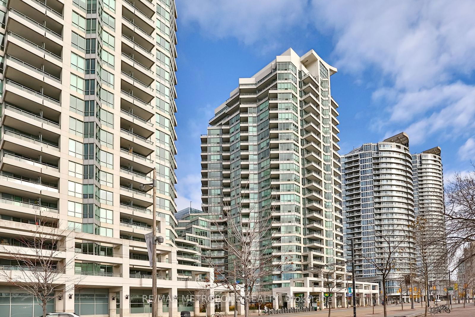 230 Queens Quay W, unit 820 for sale