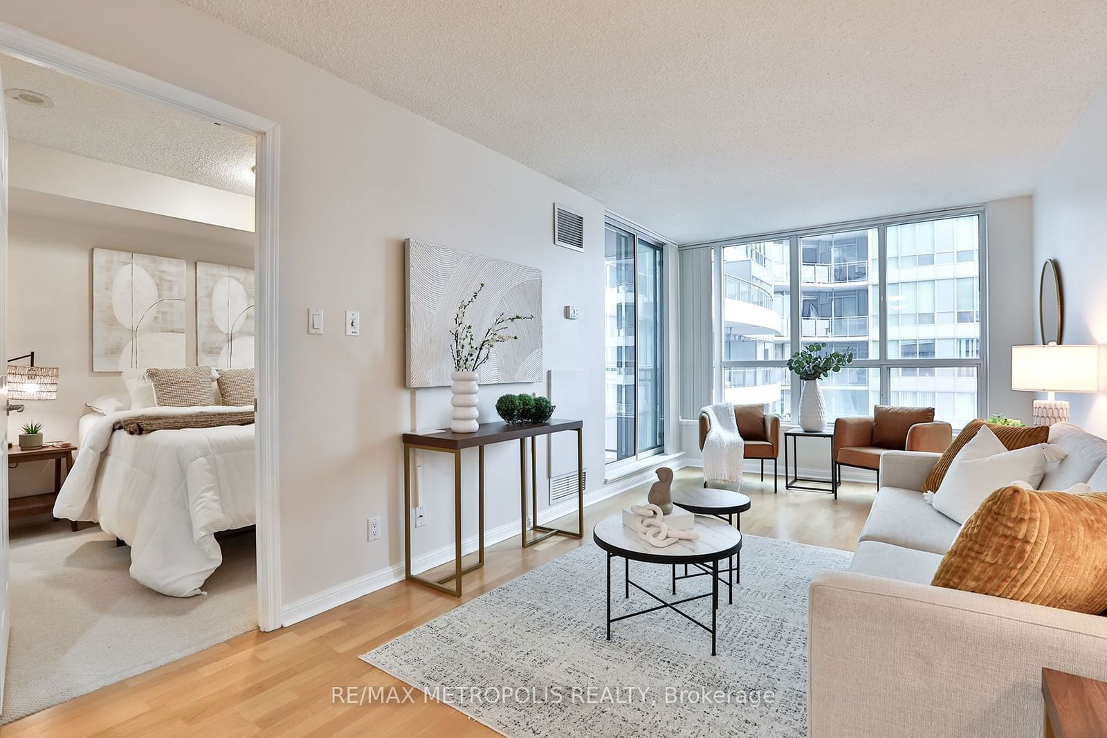 230 Queens Quay W, unit 820 for sale