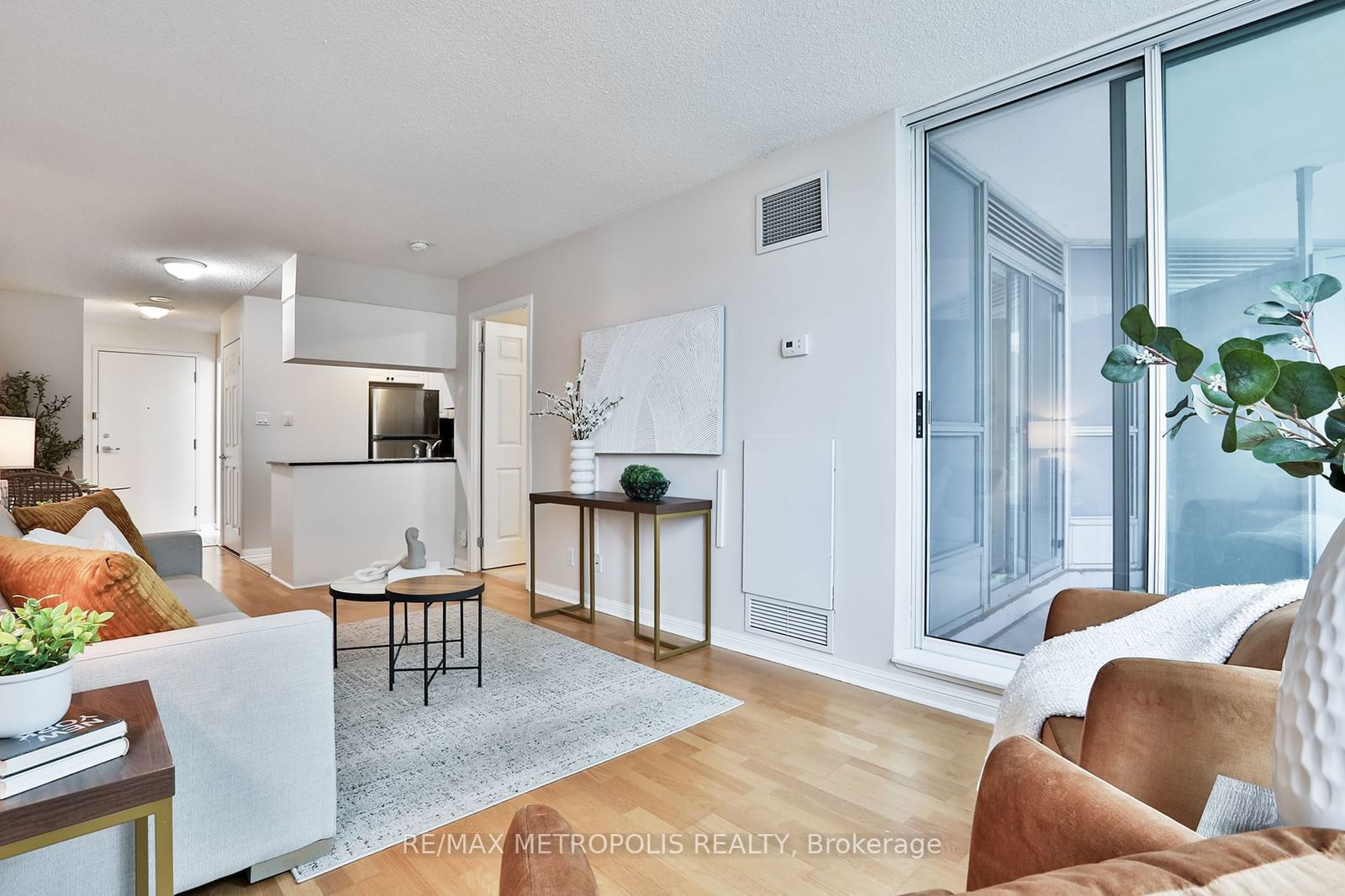 230 Queens Quay W, unit 820 for sale