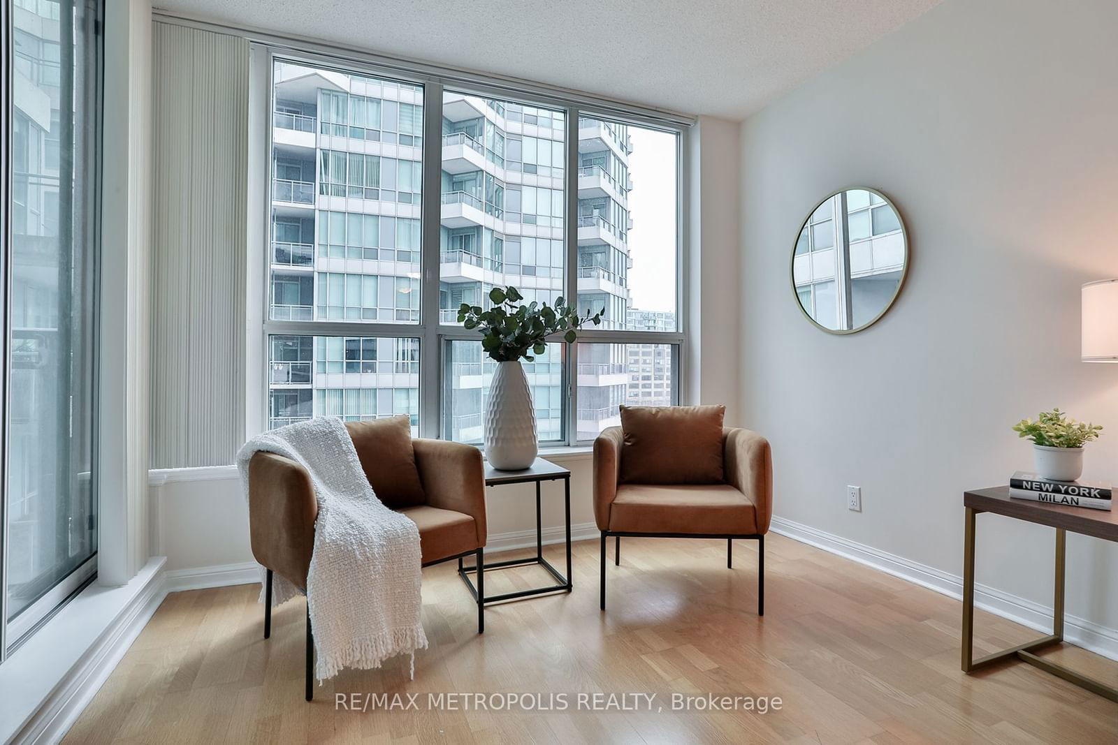 230 Queens Quay W, unit 820 for sale