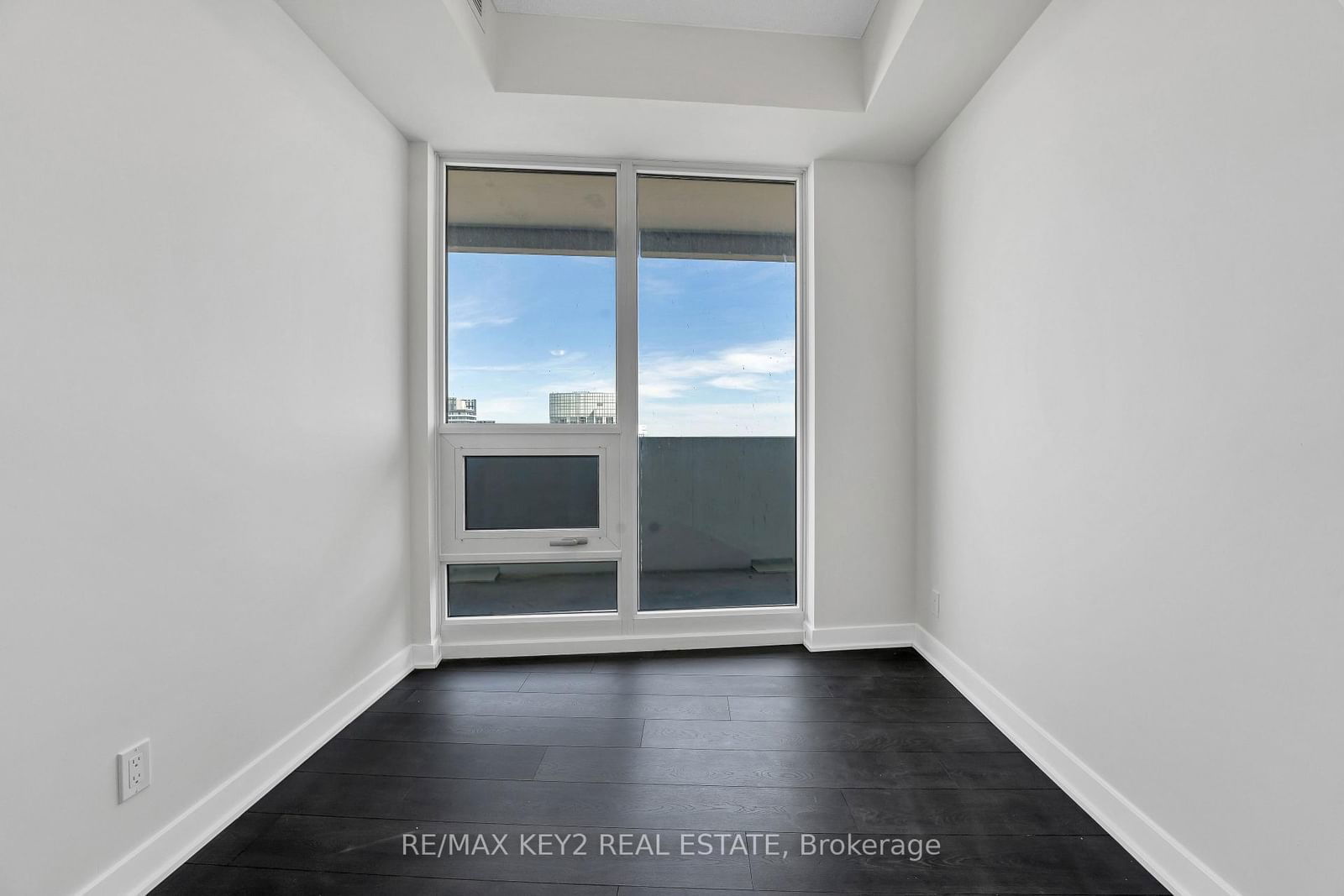 2221 Yonge St, unit 3402 for sale