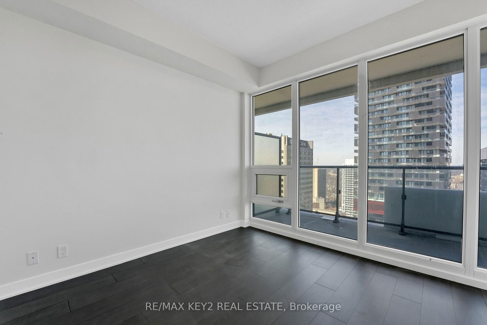 2221 Yonge St, unit 3402 for sale