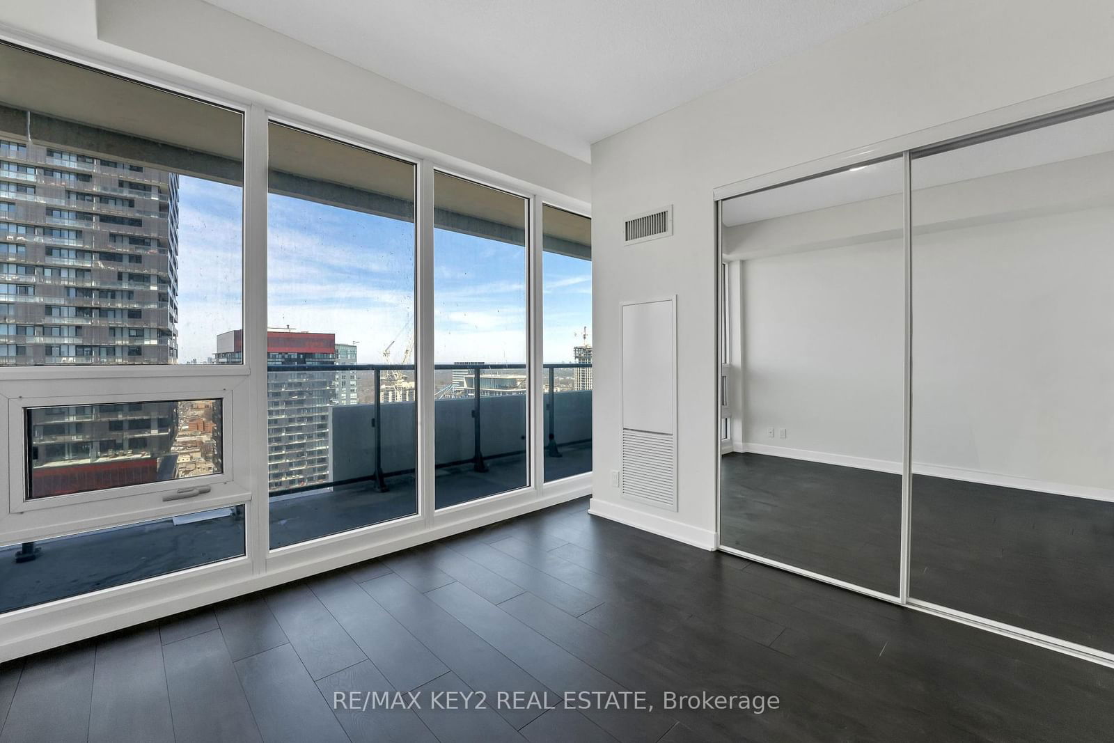 2221 Yonge St, unit 3402 for sale