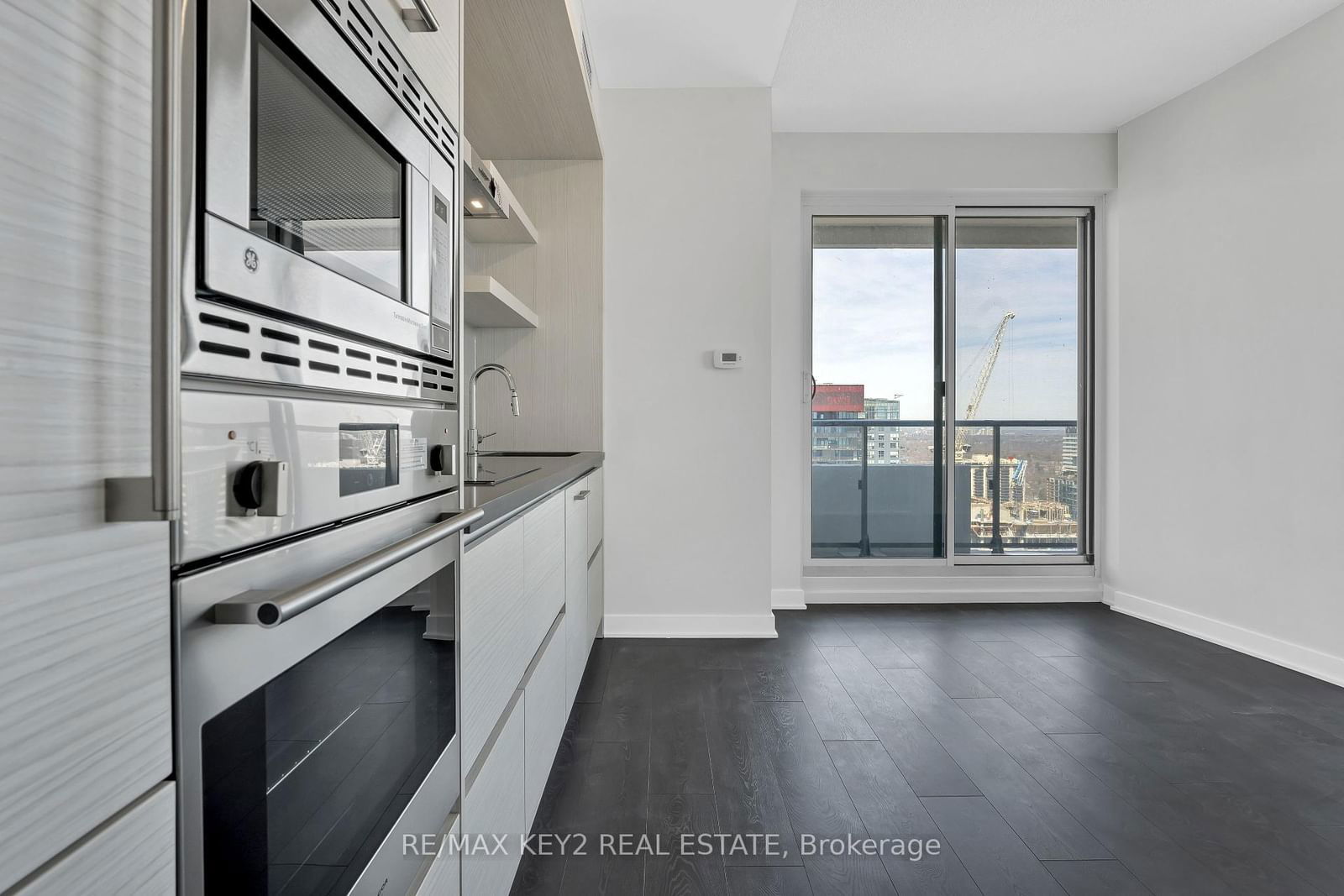 2221 Yonge St, unit 3402 for sale