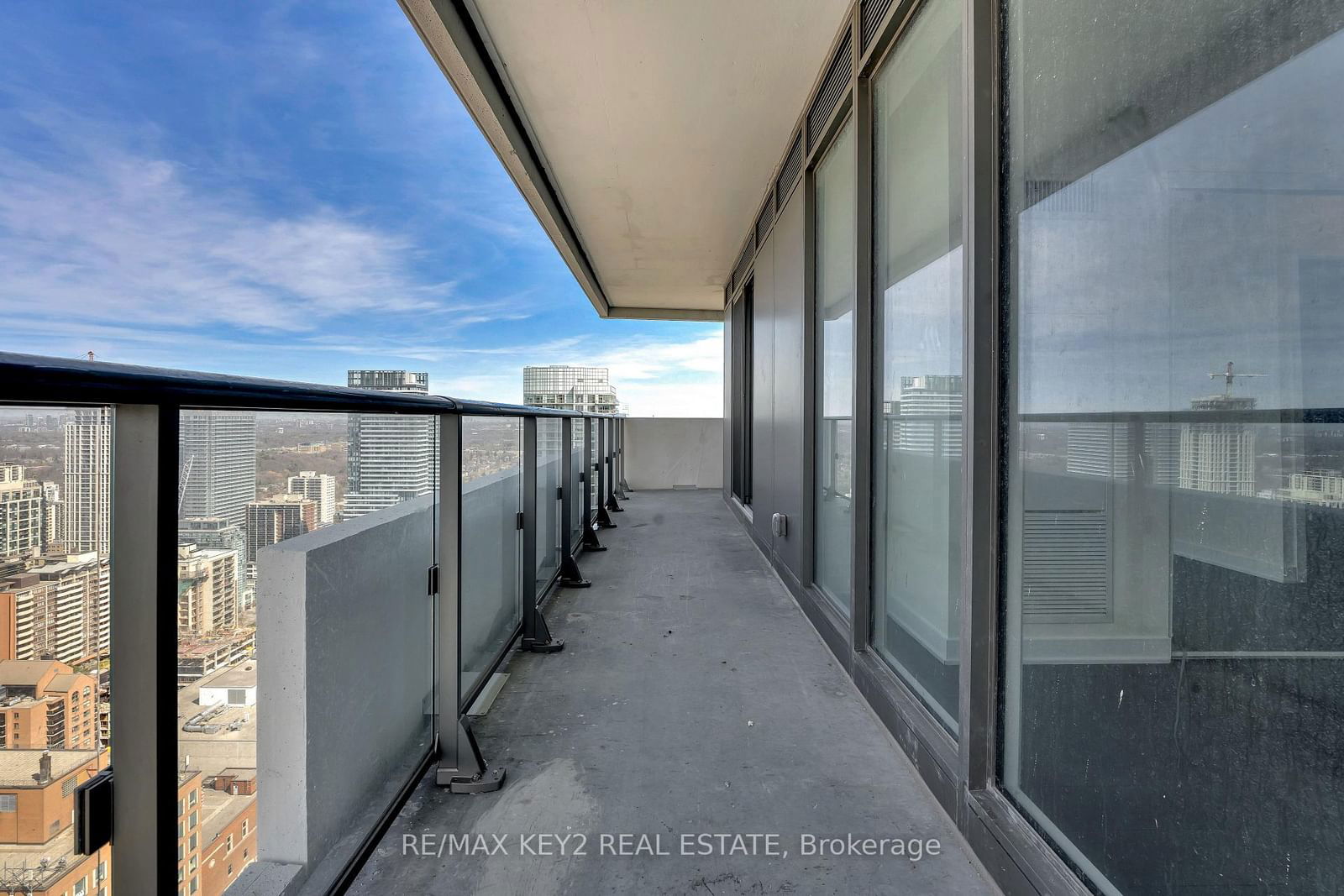 2221 Yonge St, unit 3402 for sale