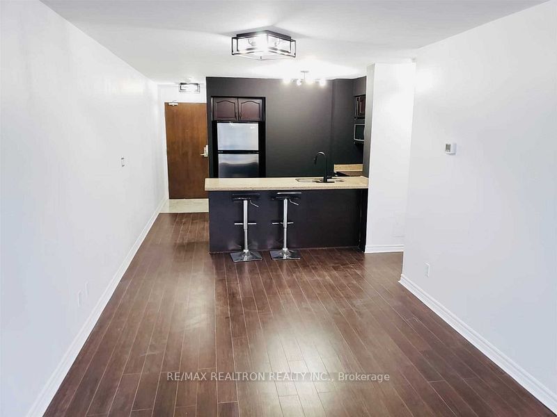 35 Hollywood Ave, unit 301 for rent