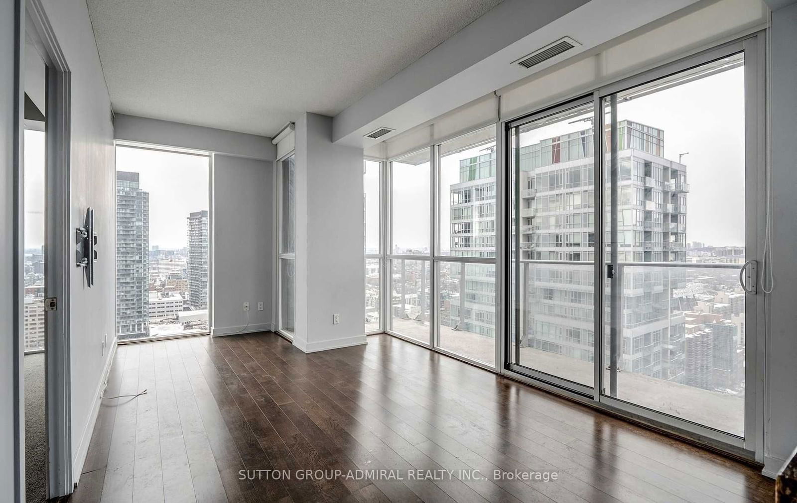 126 Simcoe St W, unit 2904 for rent