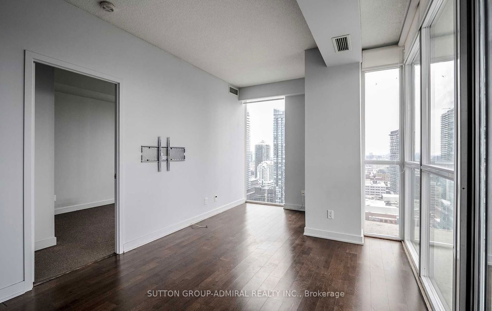 126 Simcoe St W, unit 2904 for rent