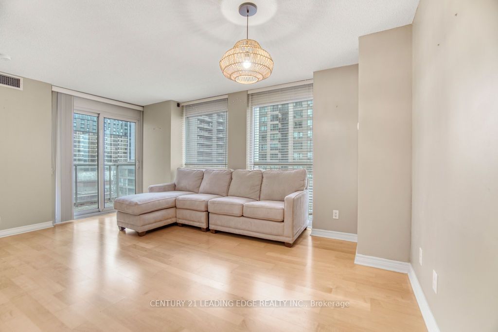 763 Bay St, unit 2109 for rent