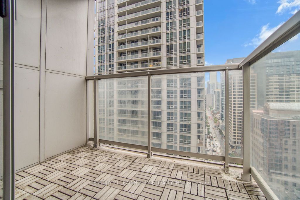 763 Bay St, unit 2109 for rent