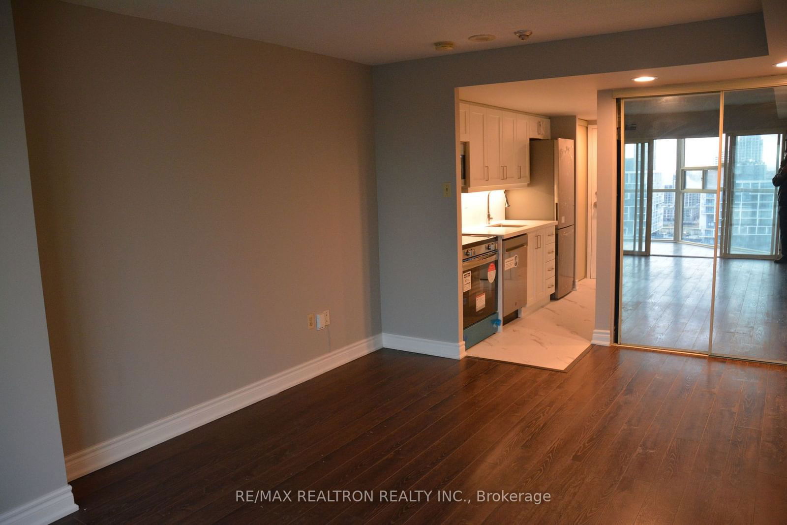 705 King St W, unit 1809 for rent