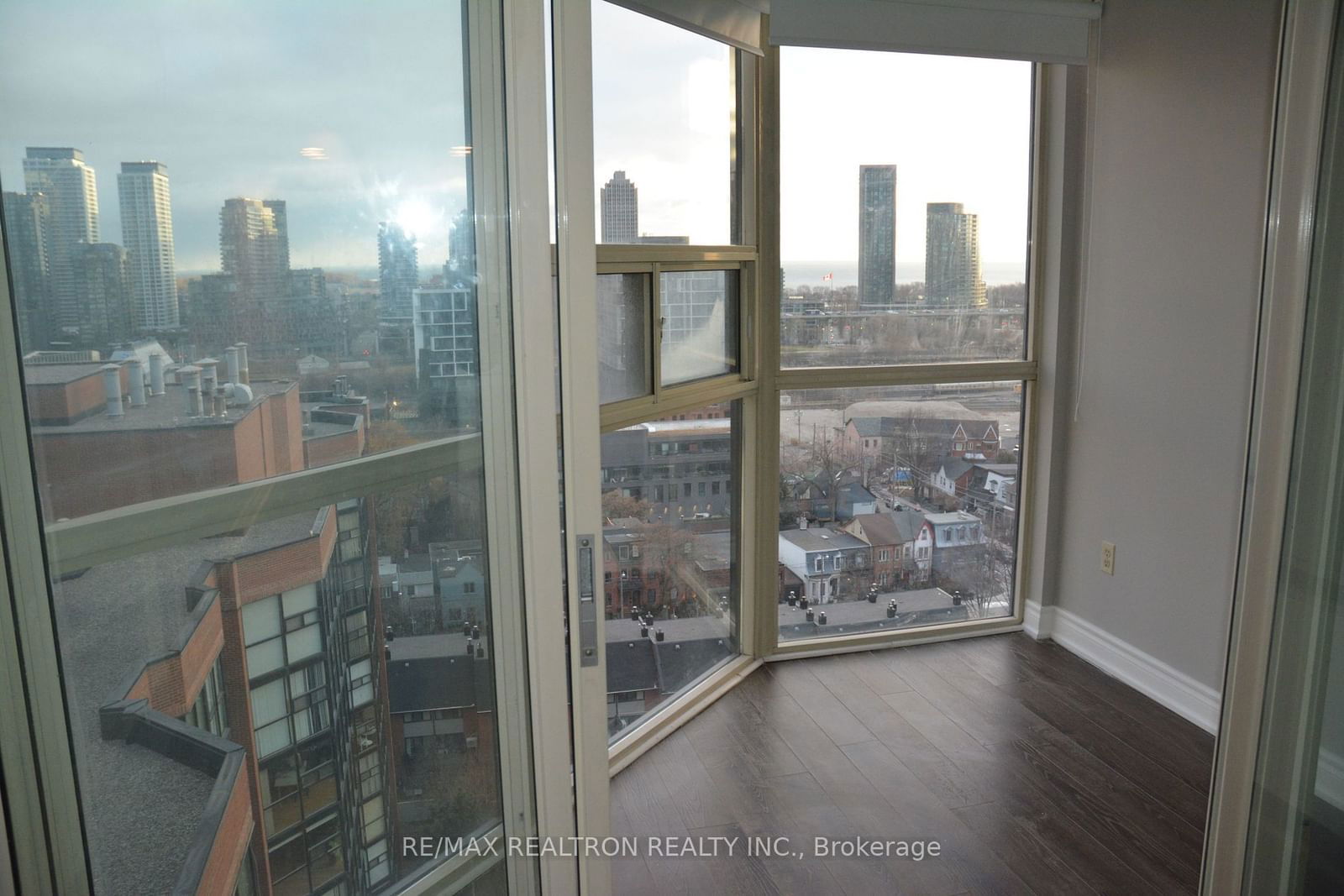 705 King St W, unit 1809 for rent