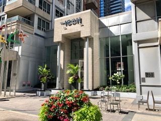 250 Wellington St W, unit 729 for rent