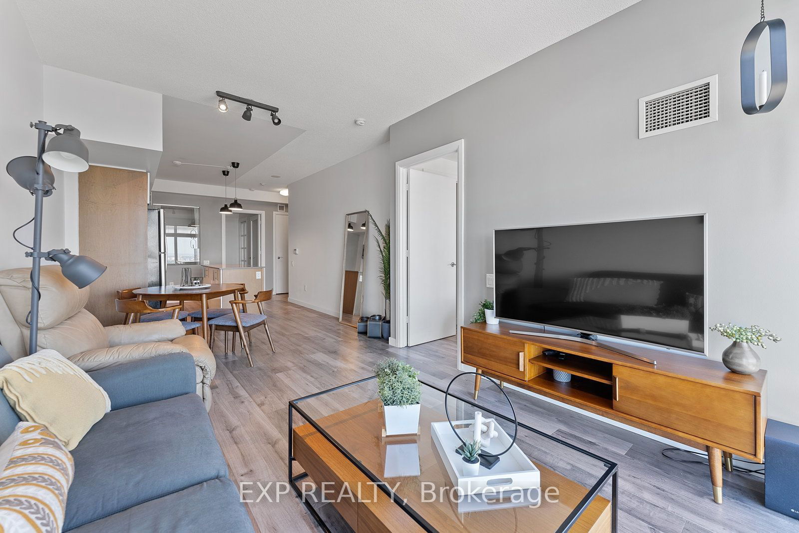 2191 Yonge St, unit 4606 for sale