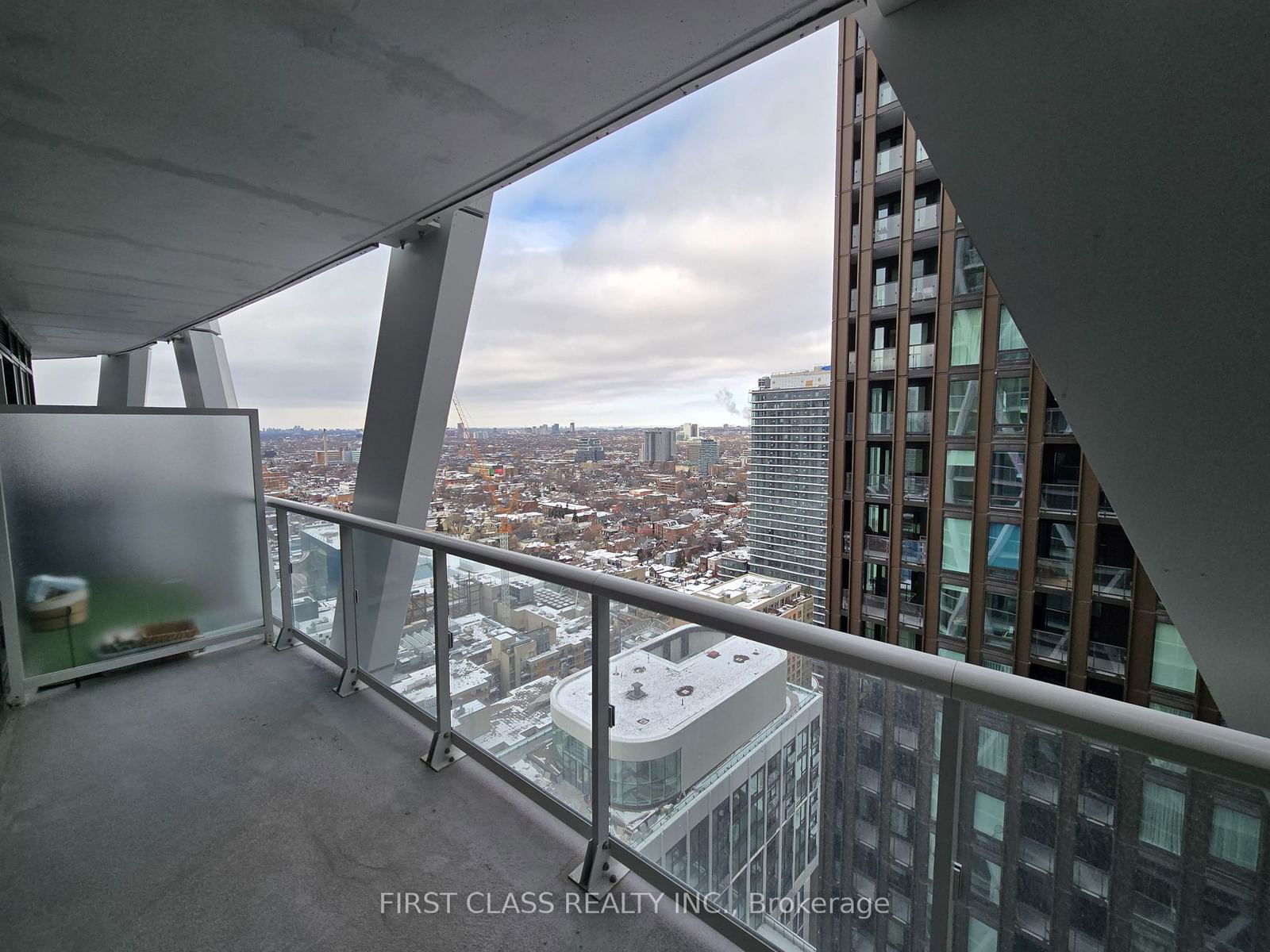 230 Simcoe St, unit 2920 for rent