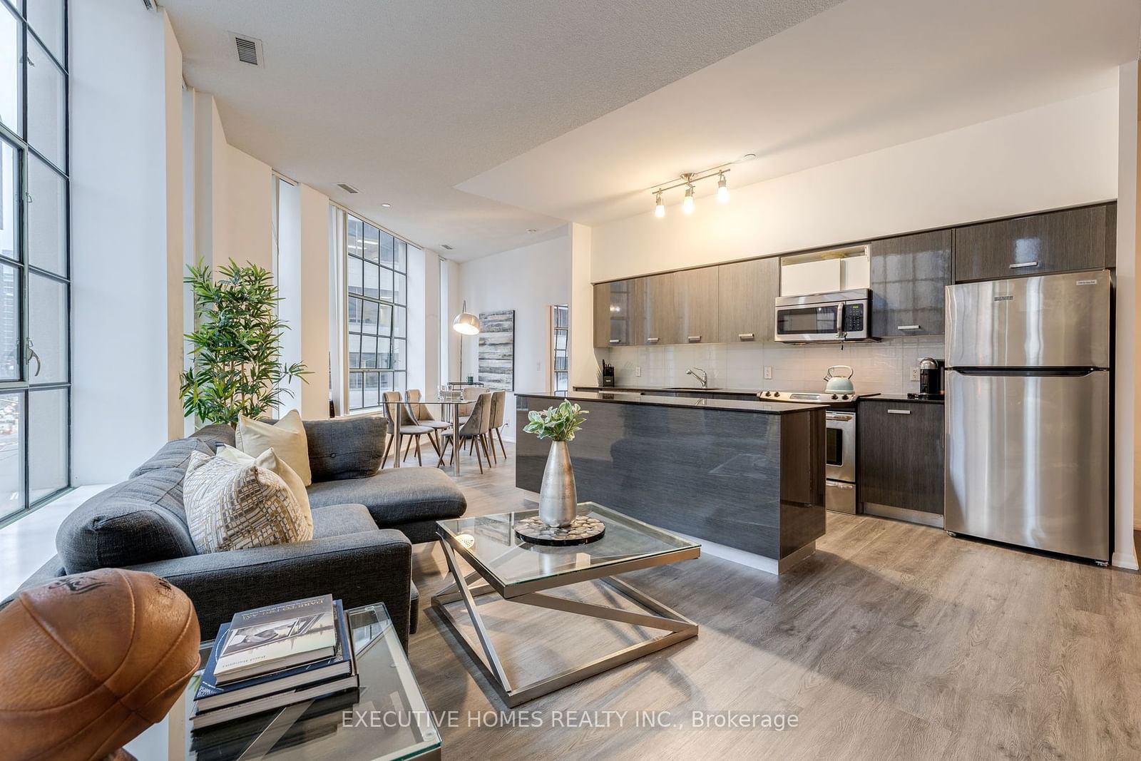 832 Bay St, unit 203 for sale