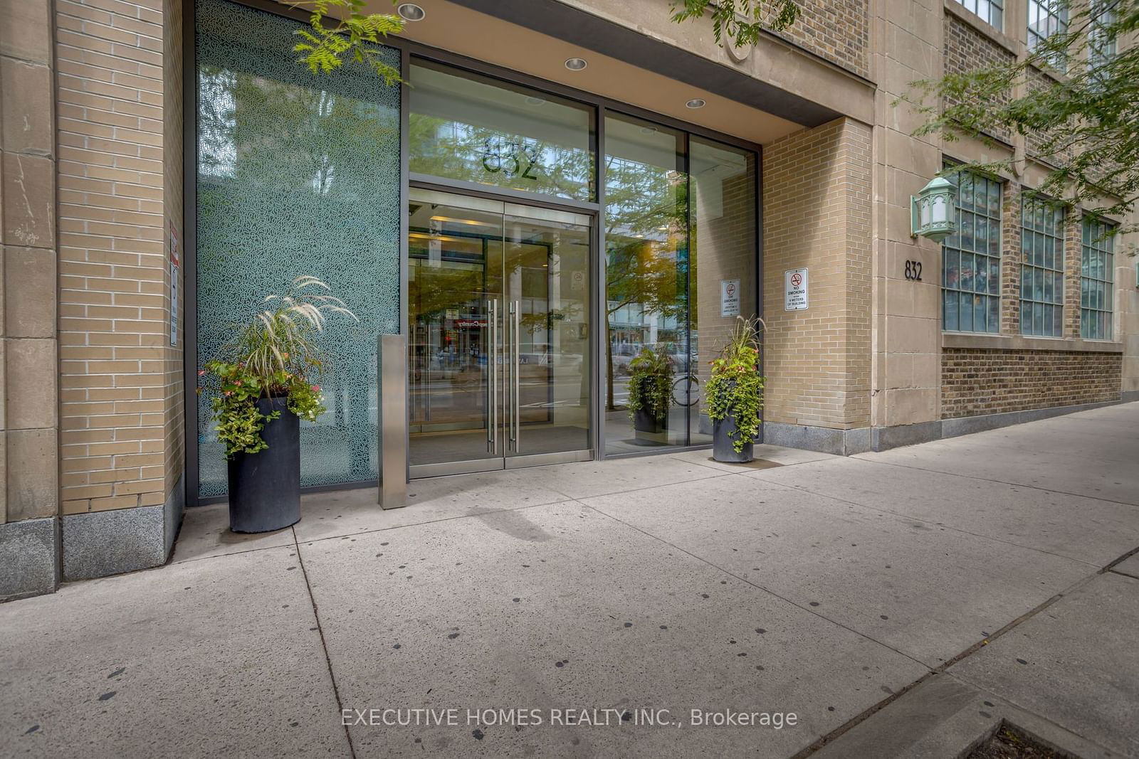 832 Bay St, unit 203 for sale