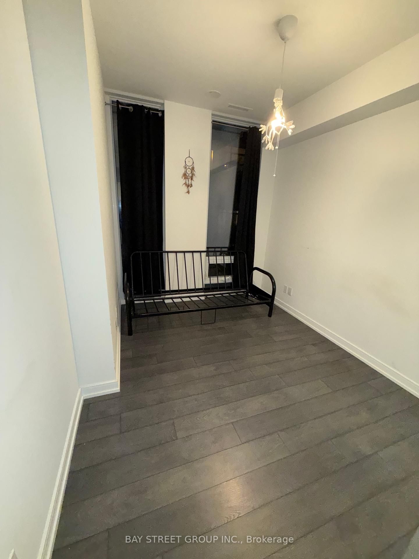 28 Wellesley St E, unit 1907 for rent