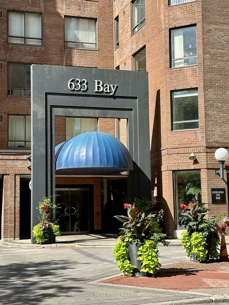 633 Bay St, unit 922 for sale